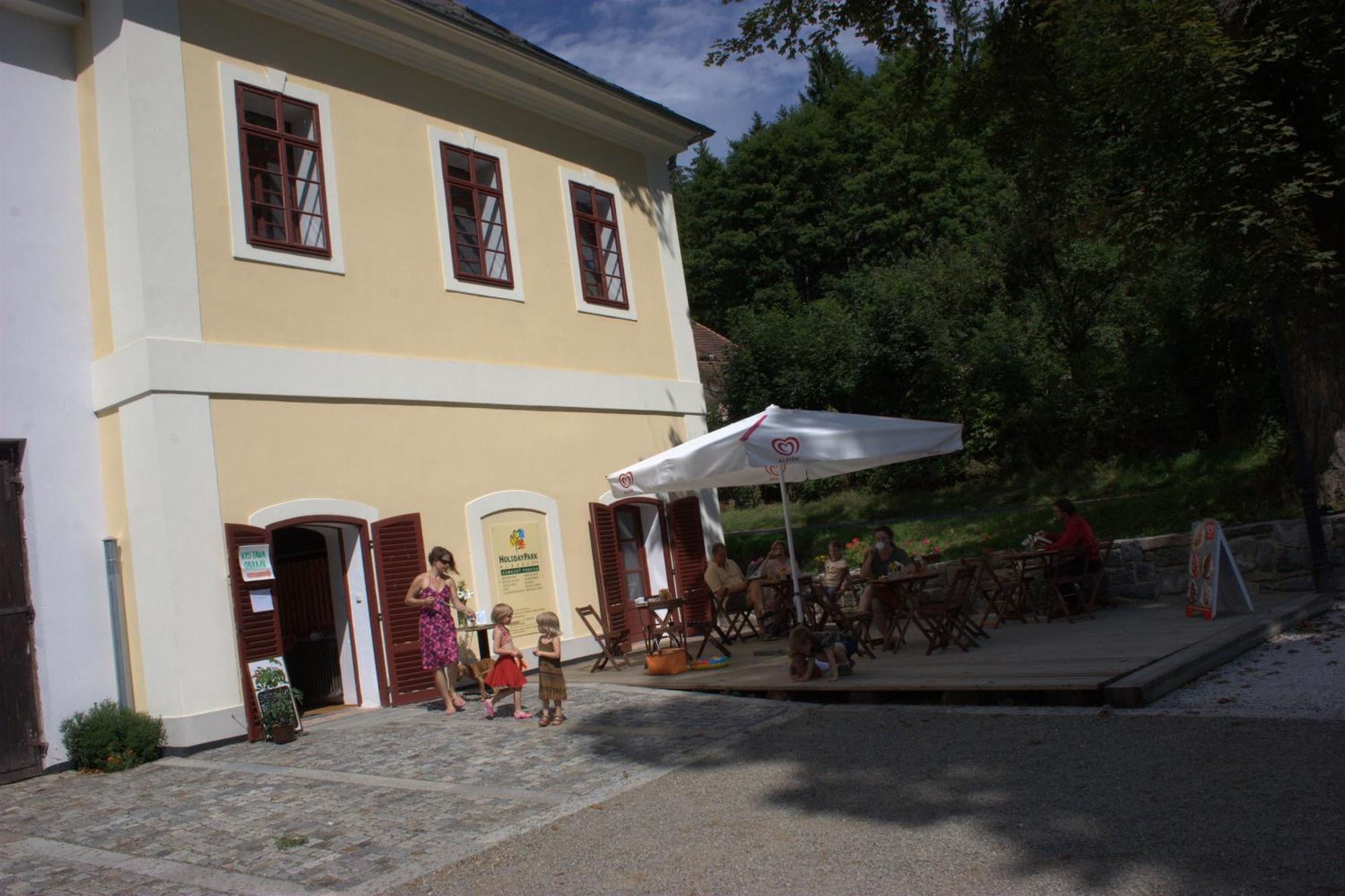 Holidaypark Mlazovy Kolinec Extérieur photo
